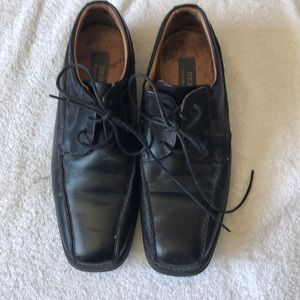 Boys leather shoes. Size 38 (6.5).
